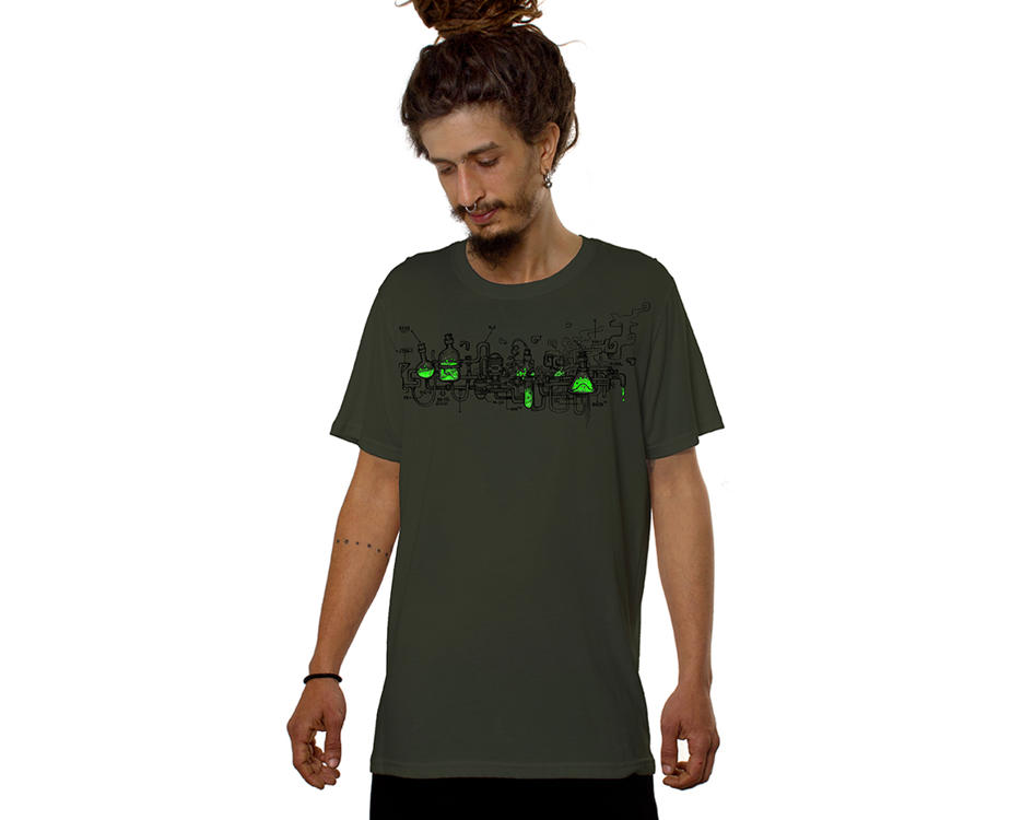 men t-shirt in olive green with a psychedelic print